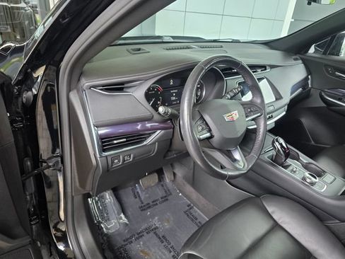 Used 2023 Cadillac XT4 Luxury w/ Cold Weather Package AWD/4WD image 23