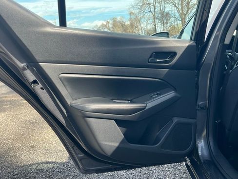 Used 2024 Nissan Altima 2.5 SV image 11