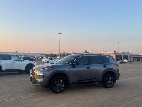 Used 2023 Nissan Rogue S FWD image 12