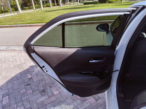 Used 2020 Toyota Corolla SE FWD image 27