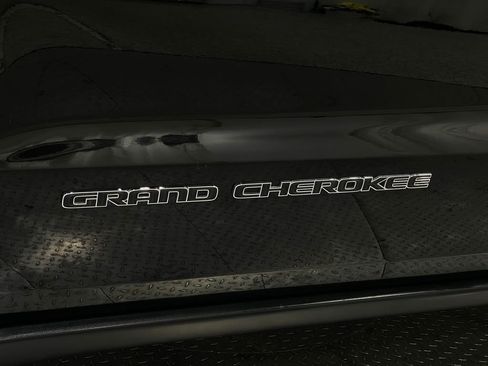 Used 2018 Jeep Grand Cherokee Limited image 42