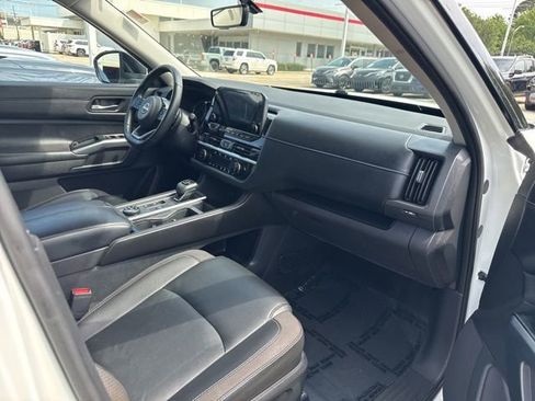 Used 2023 Nissan Pathfinder SL w/ Lighting Package (N92) AWD/4WD image 15