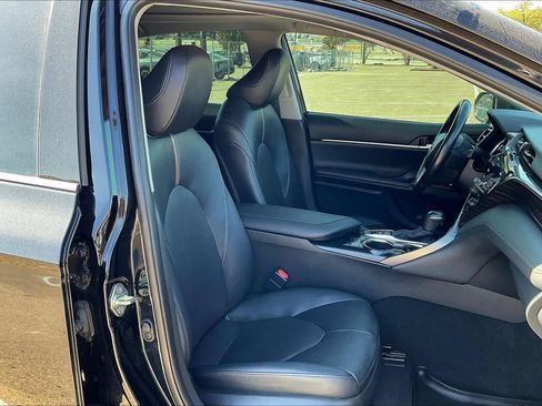 Used 2020 Toyota Camry XLE image 13