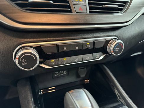 Used 2024 Nissan Altima 2.5 SV FWD image 21