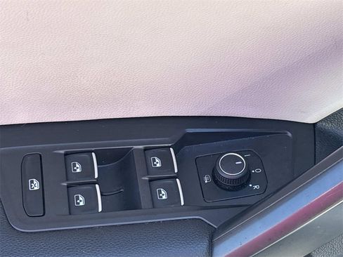 Used 2021 Volkswagen Tiguan SE R-Line image 12