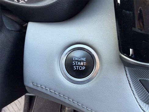 Used 2021 Toyota Highlander Limited image 22