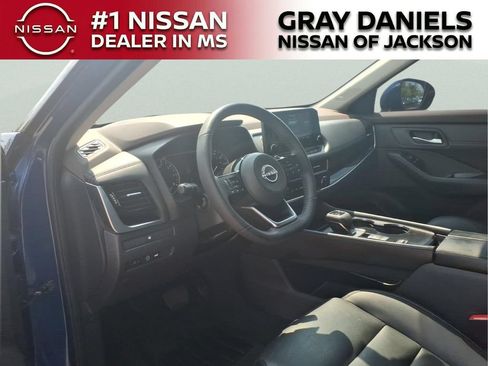 Used 2023 Nissan Rogue SL w/ SL Premium Package FWD image 11