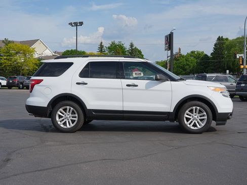 Used 2015 Ford Explorer 4WD image 2