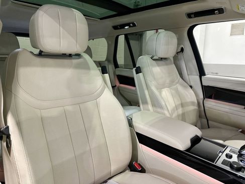 Certified 2023 Land Rover Range Rover SE image 6