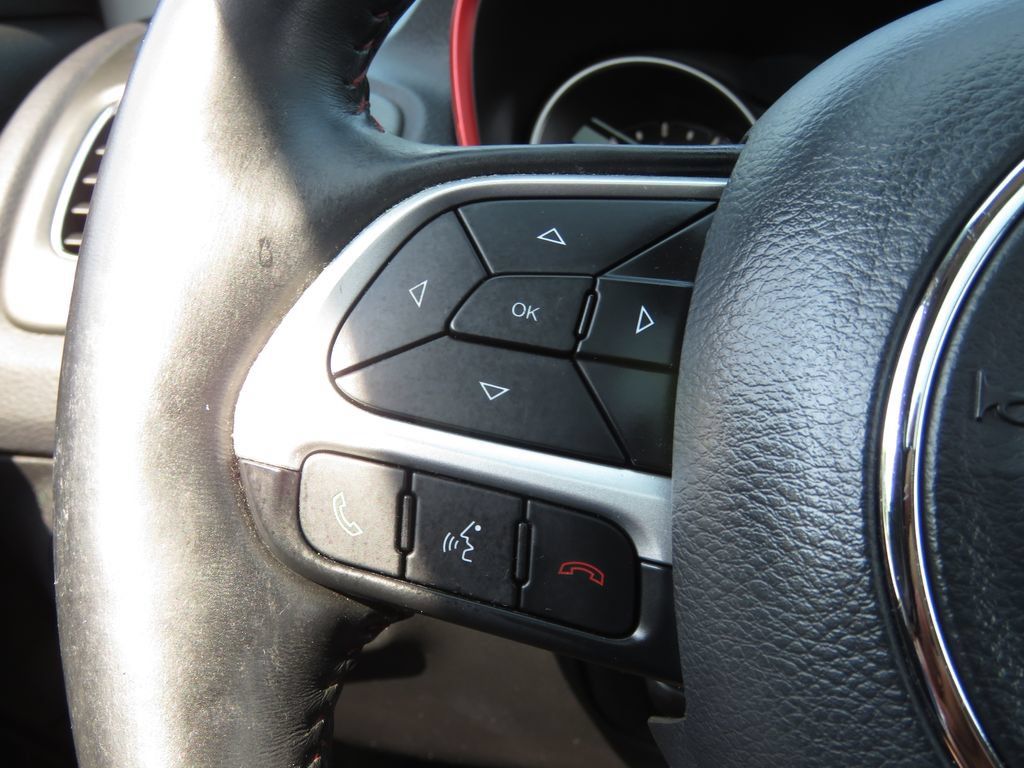 Used 2018 Jeep Compass Trailhawk w/ Leather Interior Group AWD/4WD image 21