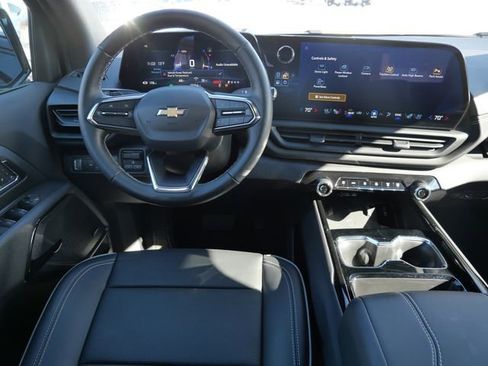 Used 2025 Chevrolet Silverado EV LT image 17