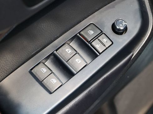 Used 2019 Toyota Highlander XLE AWD/4WD image 5