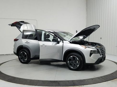 Used 2024 Nissan Rogue SV AWD/4WD image 9