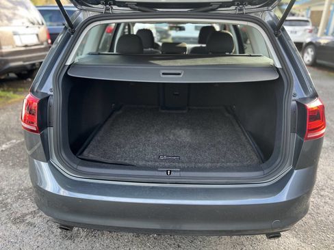 Used 2017 Volkswagen Golf S image 25