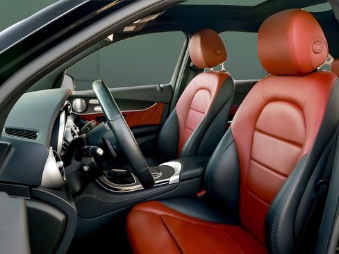 Used 2020 Mercedes-Benz GLC 300 4MATIC w/ Driver Assistance Package image 2