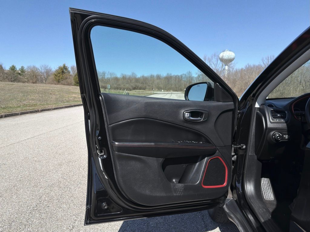 Used 2019 Jeep Compass Trailhawk AWD/4WD image 15