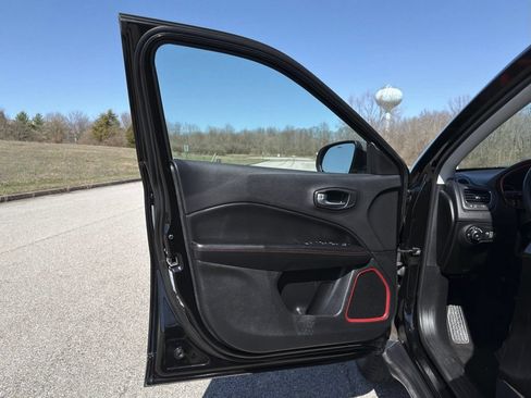 Used 2019 Jeep Compass Trailhawk AWD/4WD image 15
