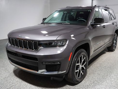 Used 2023 Jeep Grand Cherokee L Limited image 32