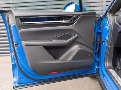 New 2026 Porsche Macan Electric RWD image 28