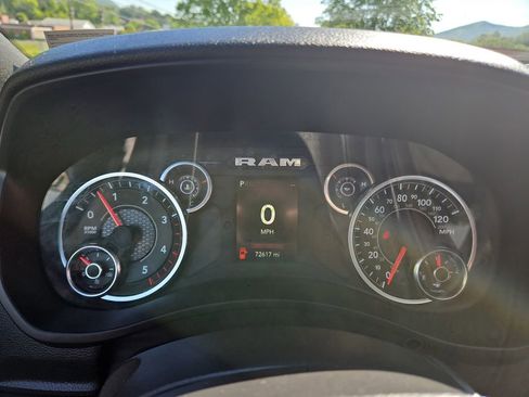 Used 2024 RAM 2500 Big Horn w/ Off Road Package AWD/4WD image 16