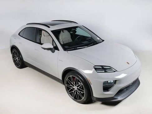 New 2026 Porsche Macan 4S Electric AWD/4WD image 33