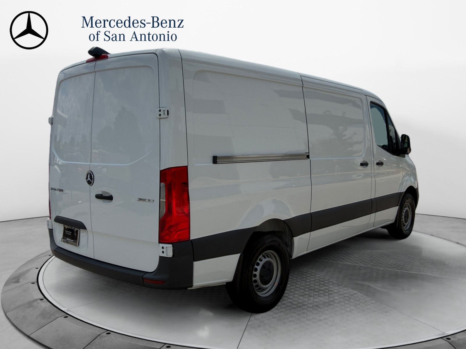 Used 2025 Mercedes-Benz Sprinter 2500 image 7
