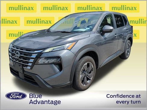 Used 2025 Nissan Rogue SV FWD image 2