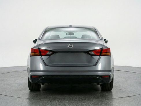 Used 2025 Nissan Altima 2.5 SV FWD image 7