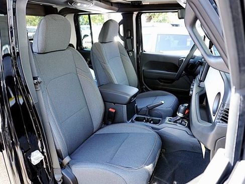 New 2025 Jeep Gladiator Sport image 17