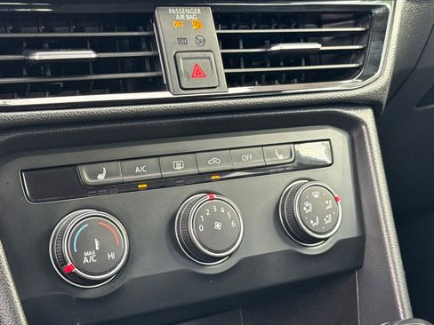 Used 2022 Volkswagen Taos SE image 20