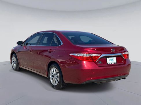 Used 2016 Toyota Camry LE image 6