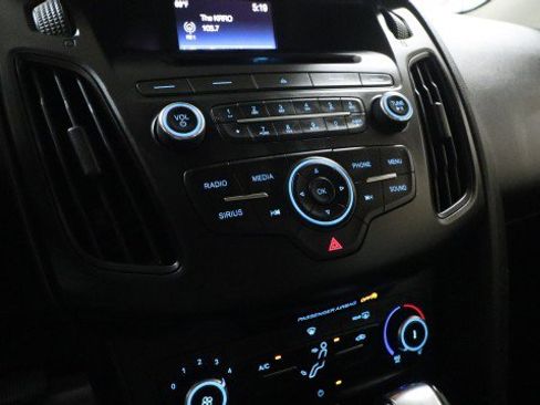 Used 2015 Ford Focus SE w/ SE Sport Package FWD image 13