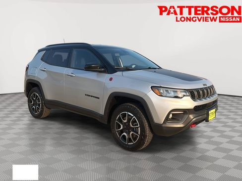 Used 2024 Jeep Compass Trailhawk AWD/4WD image 1