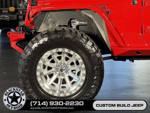 Used 2025 Jeep Wrangler Unlimited Rubicon AWD/4WD image 8