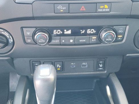 Used 2024 Nissan Frontier SV w/ SV Convenience Package image 15