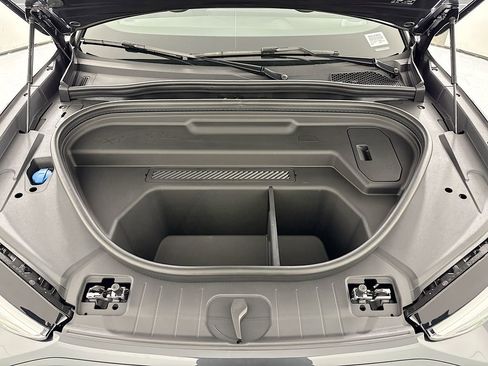 Used 2025 Audi Q6 e-tron Premium image 32