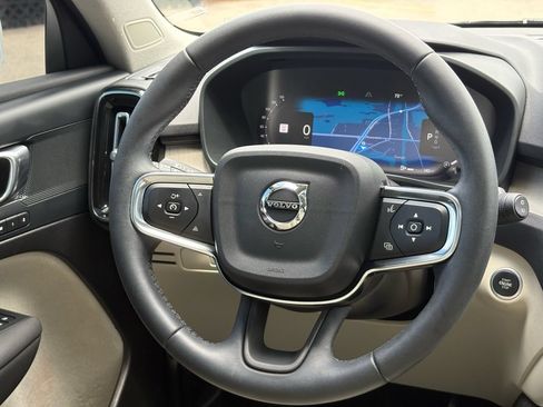 Used 2023 Volvo XC40 B5 Plus AWD/4WD image 21