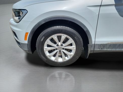 Used 2018 Volkswagen Tiguan SE w/ Panoramic Sunroof Package FWD image 30