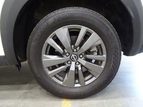 Used 2024 Nissan Pathfinder SV image 42