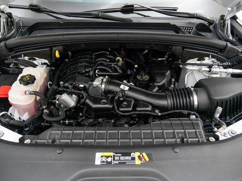 Used 2022 Jeep Grand Cherokee Limited w/ Luxury Tech Group II image 11