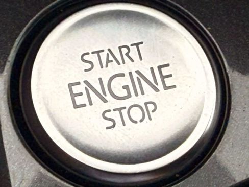 Used 2018 Volkswagen Tiguan SE image 8