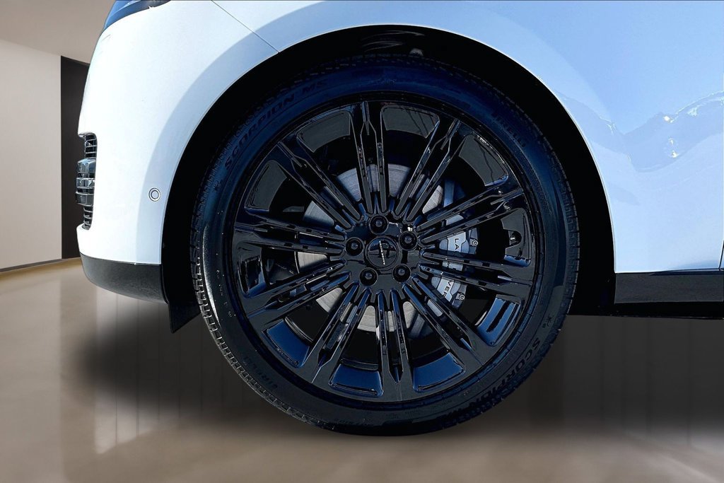 New 2026 Land Rover Range Rover Long Wheelbase SE AWD/4WD image 14