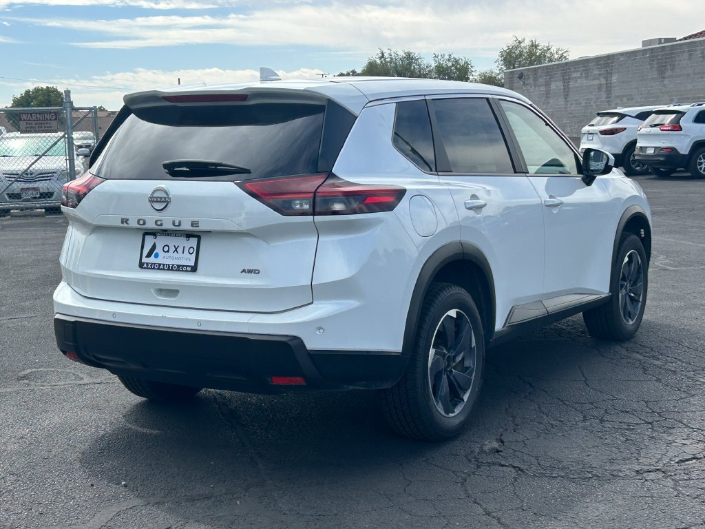 Used 2025 Nissan Rogue SV AWD/4WD image 3