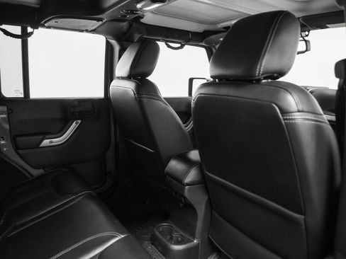 Used 2015 Jeep Wrangler Unlimited Rubicon AWD/4WD image 24