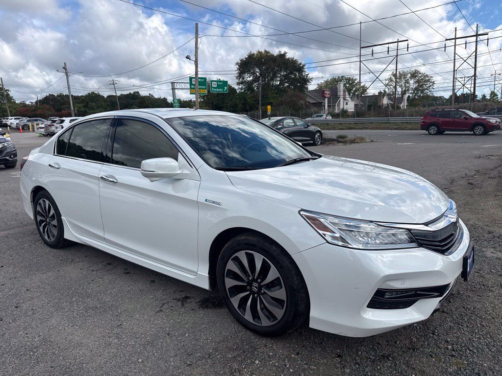 Used 2017 Honda Accord Touring image 4