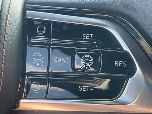 Certified 2025 Jeep Grand Cherokee Summit w/ Obsidian Package AWD/4WD image 27