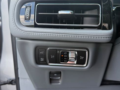 Used 2023 Lincoln Nautilus Reserve AWD/4WD image 11