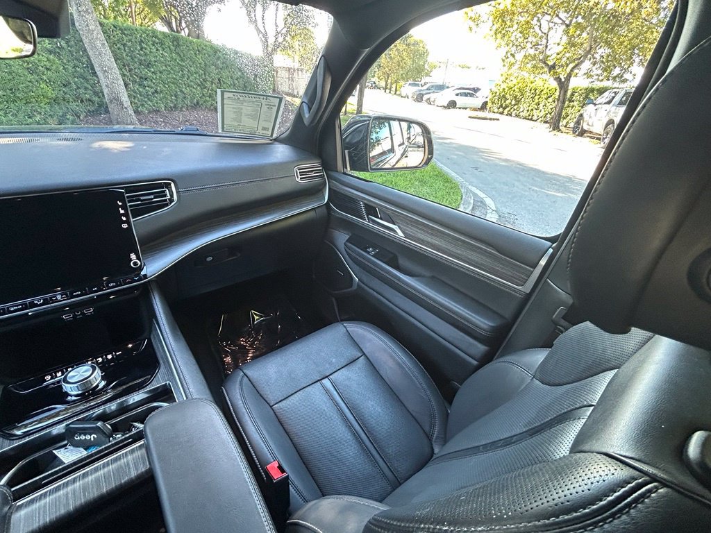 Used 2024 Jeep Wagoneer Series II w/ Flexible Seating Group RWD image 11