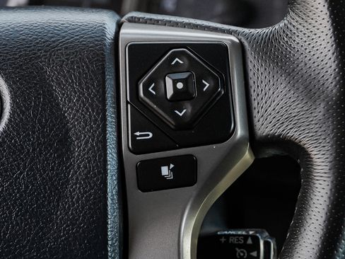 Used 2017 Toyota Tacoma SR5 image 32