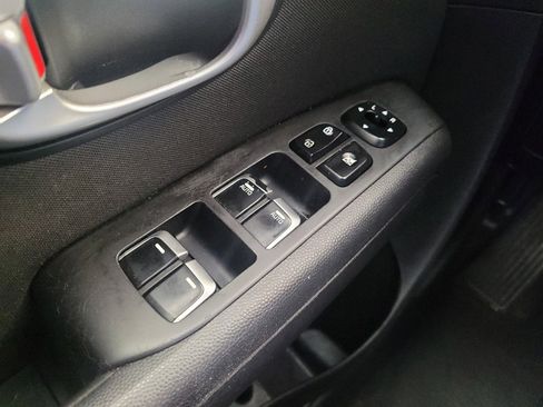 Used 2019 Kia Soul + image 27